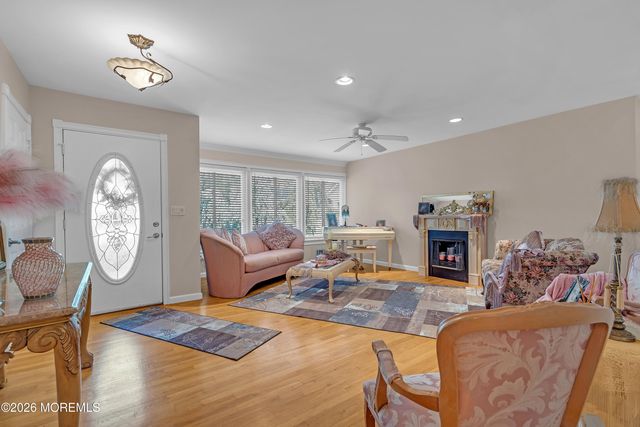 2 Apache Drive, Toms River, NJ 08753