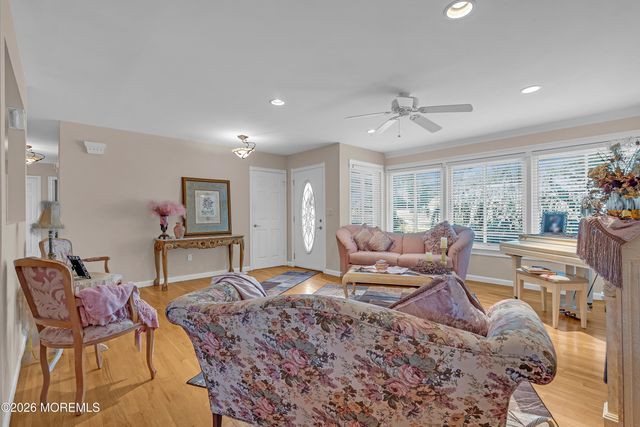 2 Apache Drive, Toms River, NJ 08753