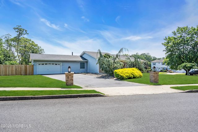 2 Apache Drive, Toms River, NJ 08753