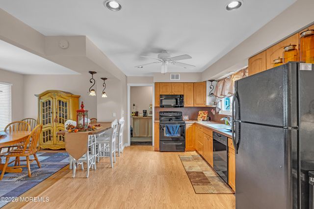 2 Apache Drive, Toms River, NJ 08753