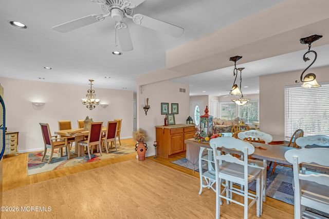 2 Apache Drive, Toms River, NJ 08753