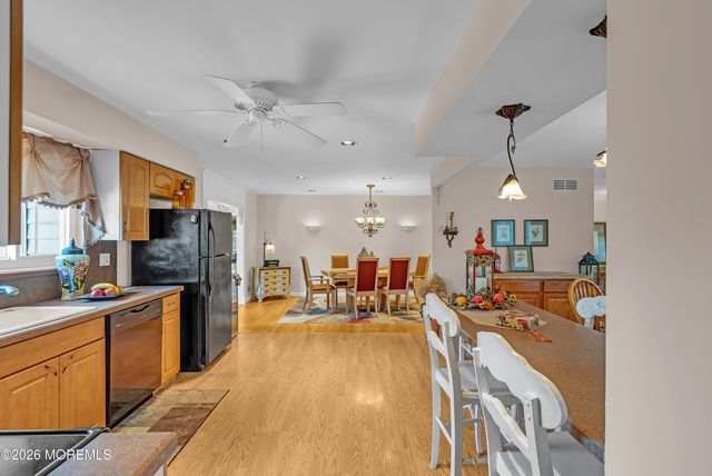 2 Apache Drive, Toms River, NJ 08753