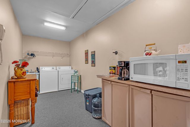 2 Apache Drive, Toms River, NJ 08753