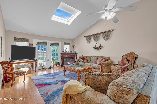 2 Apache Drive, Toms River, NJ 08753