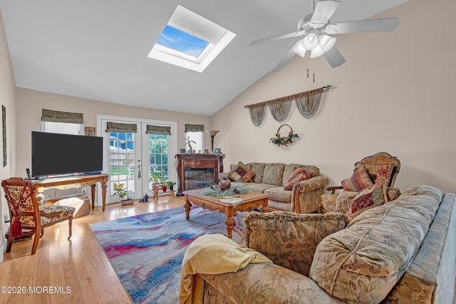 2 Apache Drive, Toms River, NJ 08753