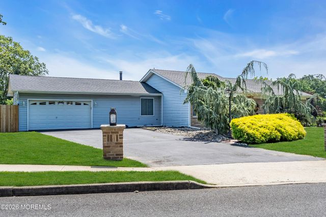 2 Apache Drive, Toms River, NJ 08753