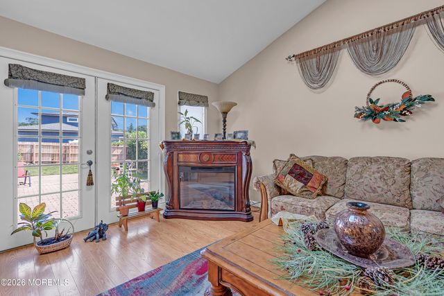 2 Apache Drive, Toms River, NJ 08753