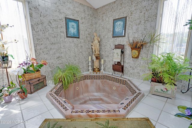 2 Apache Drive, Toms River, NJ 08753