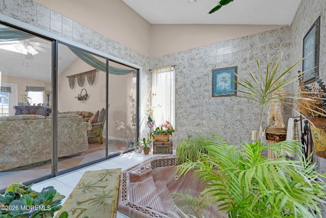 2 Apache Drive, Toms River, NJ 08753