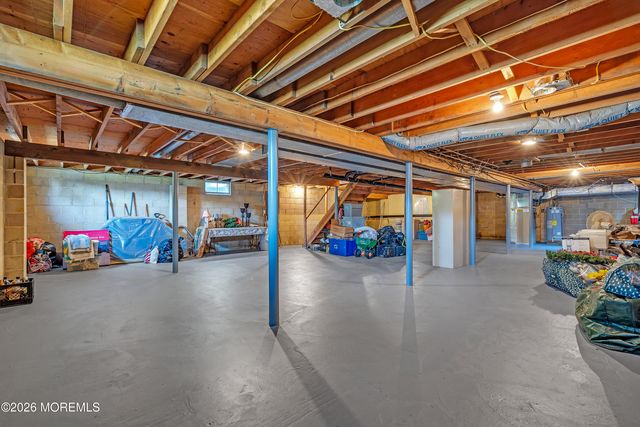 2 Apache Drive, Toms River, NJ 08753