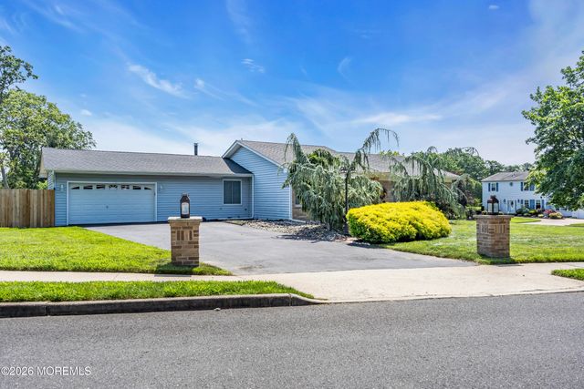 2 Apache Drive, Toms River, NJ 08753