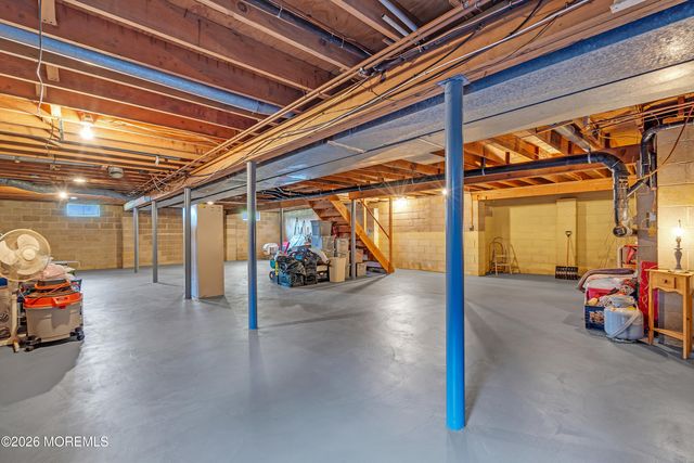 2 Apache Drive, Toms River, NJ 08753