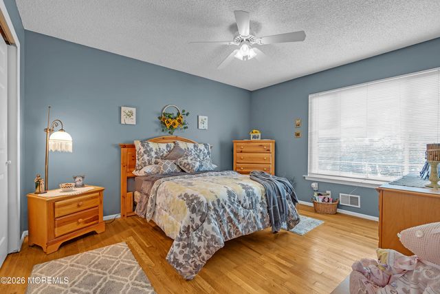 2 Apache Drive, Toms River, NJ 08753