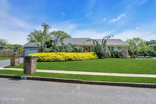 2 Apache Drive, Toms River, NJ 08753