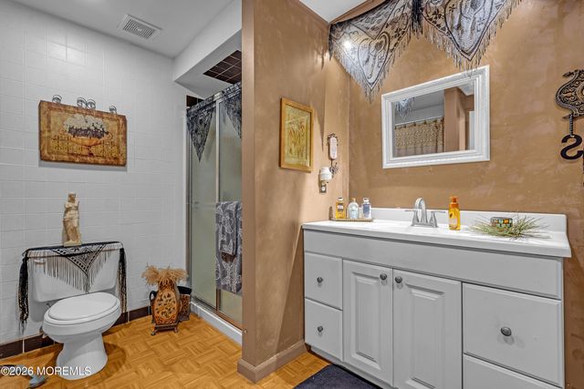 2 Apache Drive, Toms River, NJ 08753