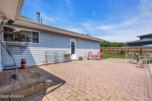 2 Apache Drive, Toms River, NJ 08753