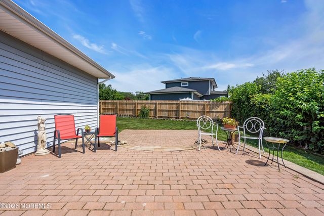 2 Apache Drive, Toms River, NJ 08753