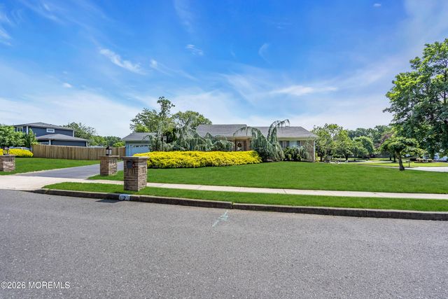 2 Apache Drive, Toms River, NJ 08753