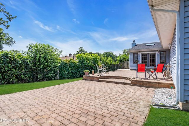 2 Apache Drive, Toms River, NJ 08753