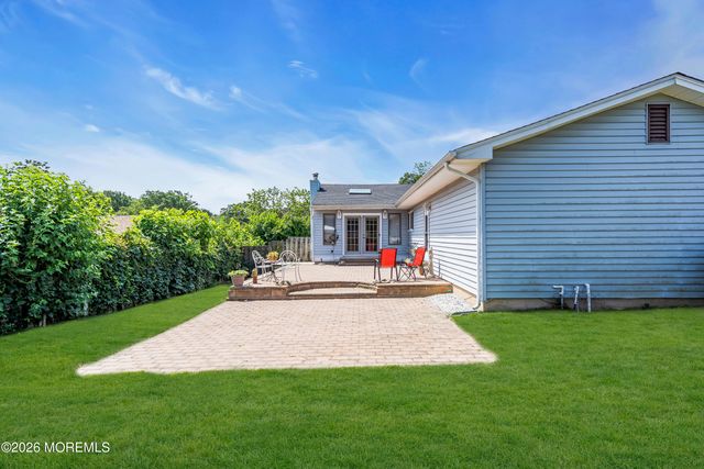 2 Apache Drive, Toms River, NJ 08753