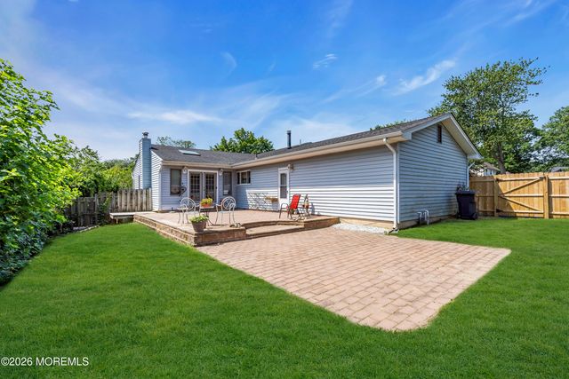 2 Apache Drive, Toms River, NJ 08753