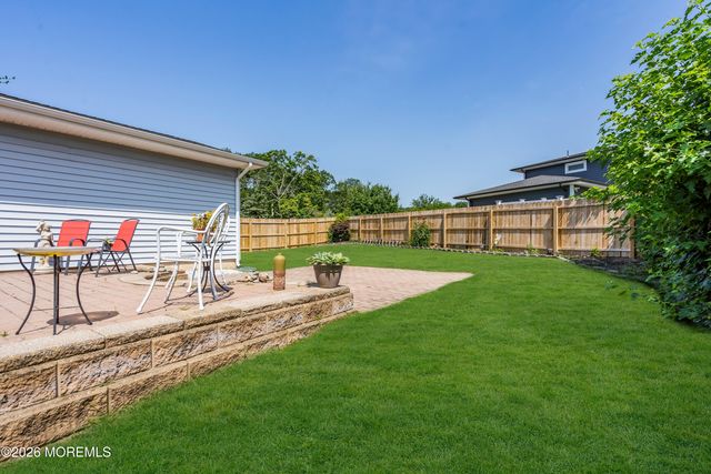 2 Apache Drive, Toms River, NJ 08753