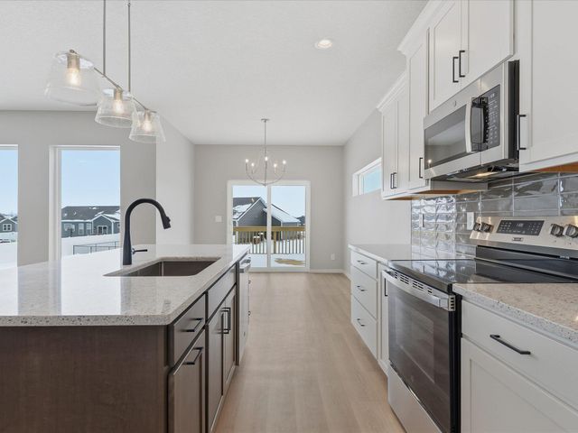 125 Sunbird Court, Waterloo, IA 50701