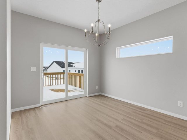 125 Sunbird Court, Waterloo, IA 50701