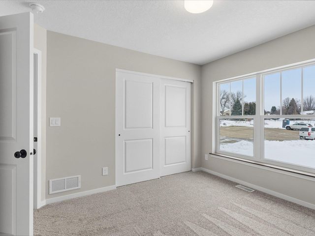 125 Sunbird Court, Waterloo, IA 50701