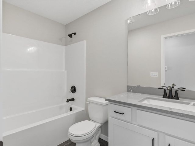 125 Sunbird Court, Waterloo, IA 50701