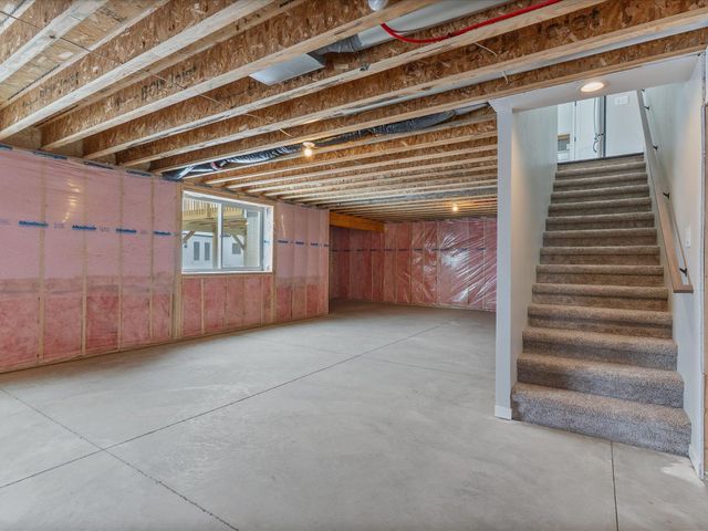 125 Sunbird Court, Waterloo, IA 50701