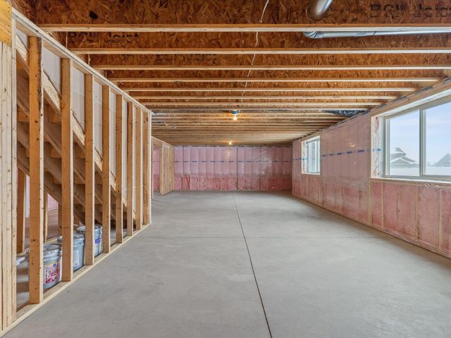 125 Sunbird Court, Waterloo, IA 50701