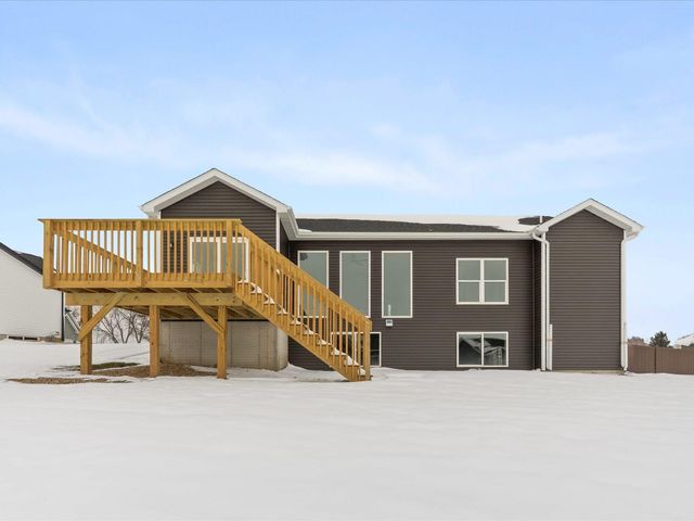 125 Sunbird Court, Waterloo, IA 50701