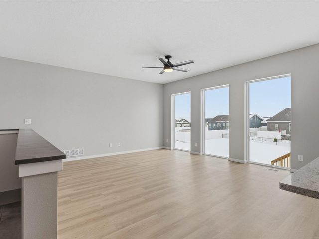 125 Sunbird Court, Waterloo, IA 50701