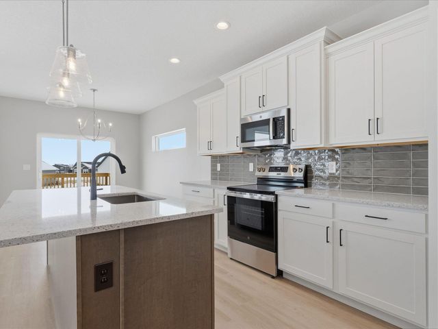 125 Sunbird Court, Waterloo, IA 50701