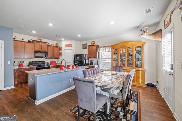 306 Seasons Valley, Pendergrass, GA 30567