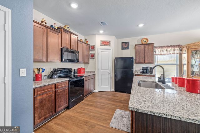 306 Seasons Valley, Pendergrass, GA 30567