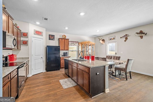 306 Seasons Valley, Pendergrass, GA 30567