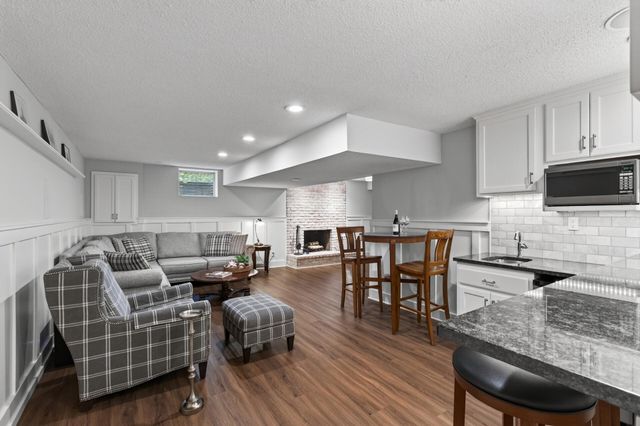 6991 Sand Ridge Road, Eden Prairie, MN 55346