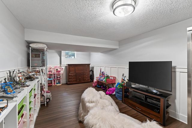 6991 Sand Ridge Road, Eden Prairie, MN 55346