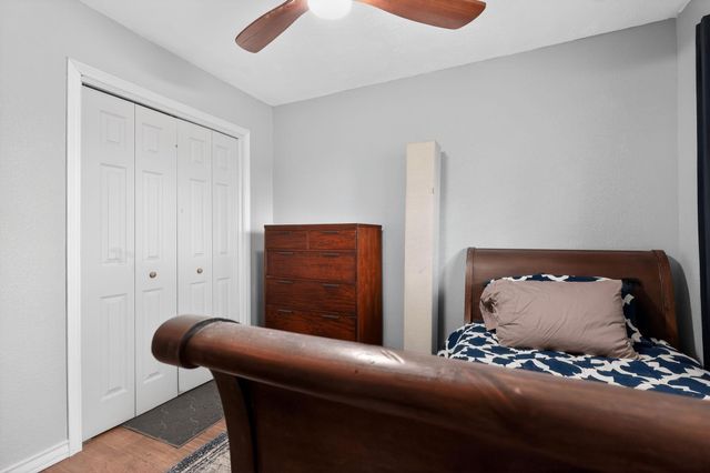 2615 Avenue B, Dickinson, TX 77539