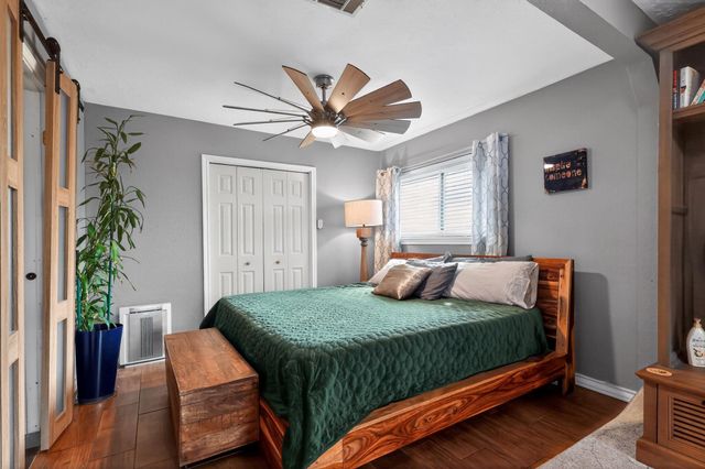 2615 Avenue B, Dickinson, TX 77539