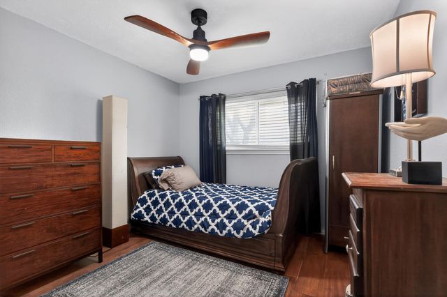 2615 Avenue B, Dickinson, TX 77539