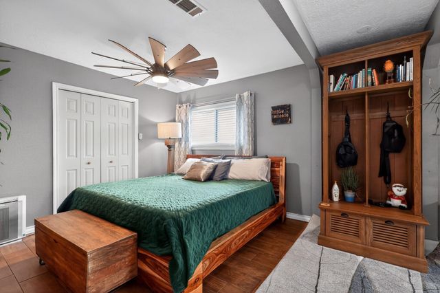 2615 Avenue B, Dickinson, TX 77539