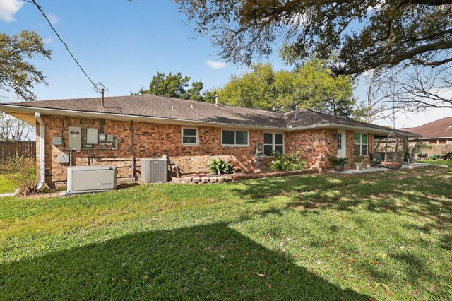 2615 Avenue B, Dickinson, TX 77539
