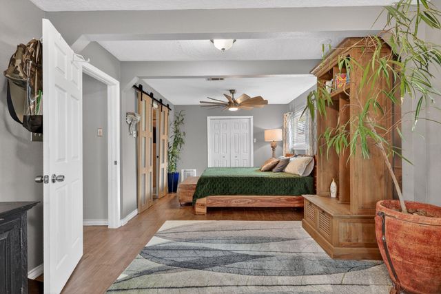 2615 Avenue B, Dickinson, TX 77539