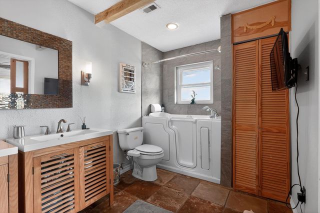 2615 Avenue B, Dickinson, TX 77539