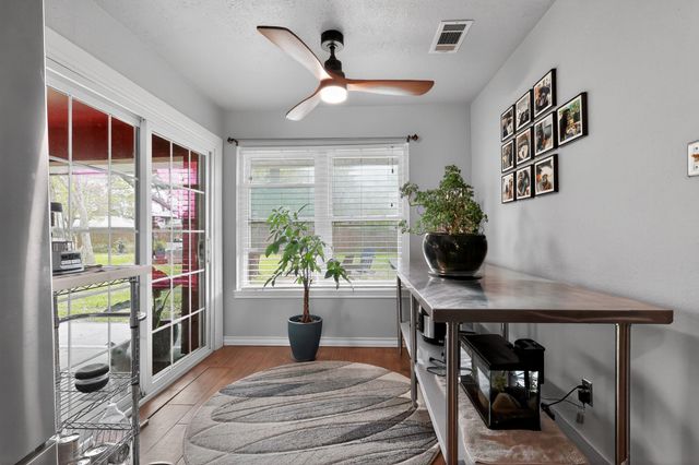 2615 Avenue B, Dickinson, TX 77539