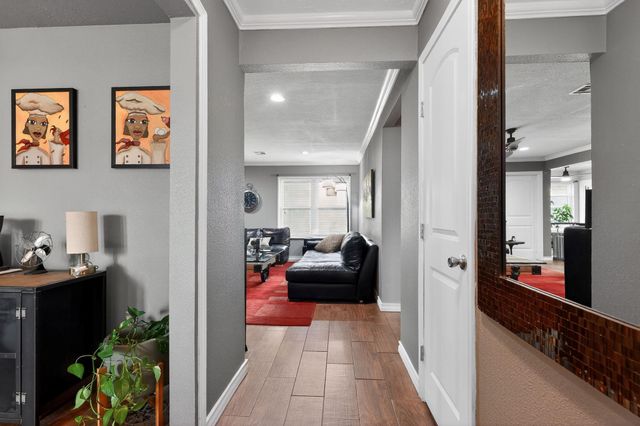 2615 Avenue B, Dickinson, TX 77539