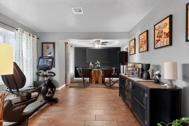 2615 Avenue B, Dickinson, TX 77539